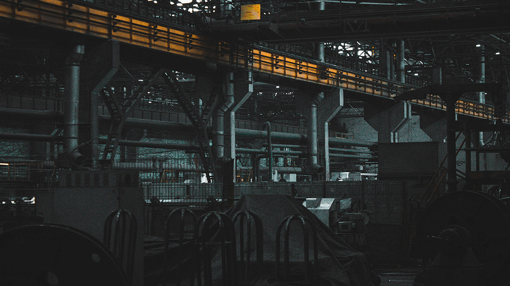 UK manufacturing continues to contract